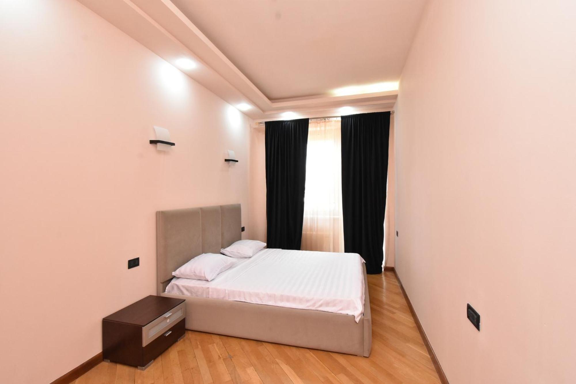 Amiryan Street, 3 Bedrooms Grand And Sunny Apartmet Am2711 Ереван Екстериор снимка