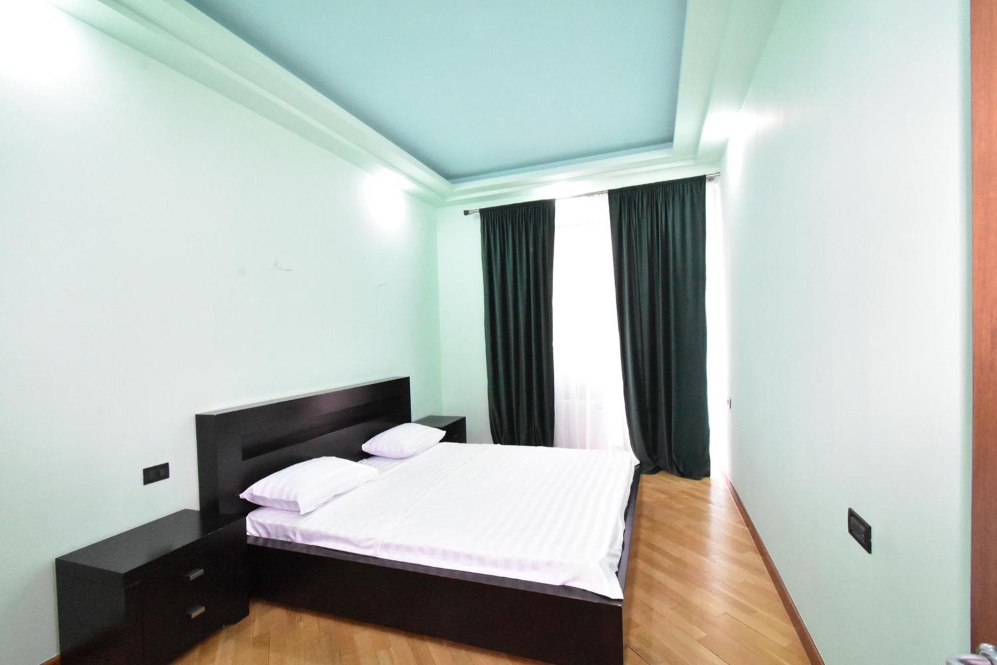 Amiryan Street, 3 Bedrooms Grand And Sunny Apartmet Am2711 Ереван Екстериор снимка