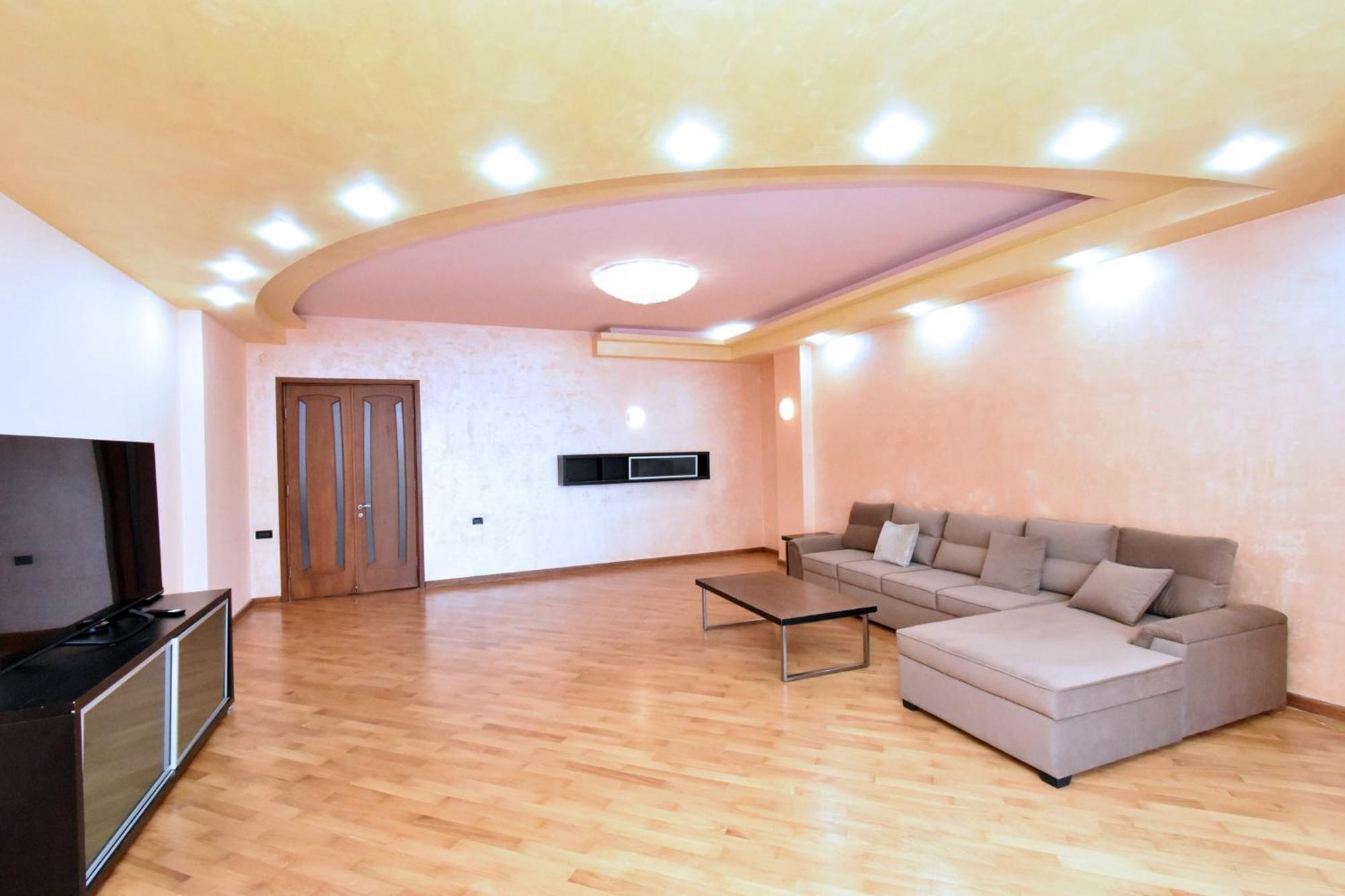 Amiryan Street, 3 Bedrooms Grand And Sunny Apartmet Am2711 Ереван Екстериор снимка